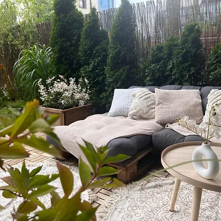 Botanical Escape Warsaw Apartment Exterior photo